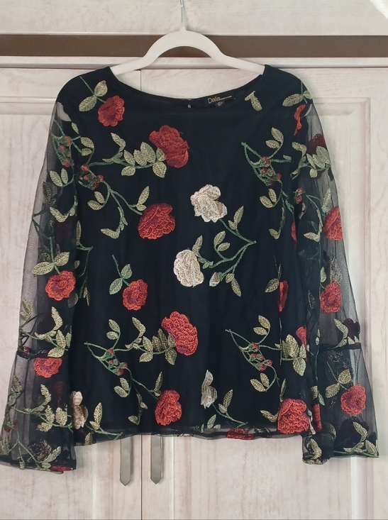 Tops - Vgg Embroidered Rose Bell Sleeve Shirt